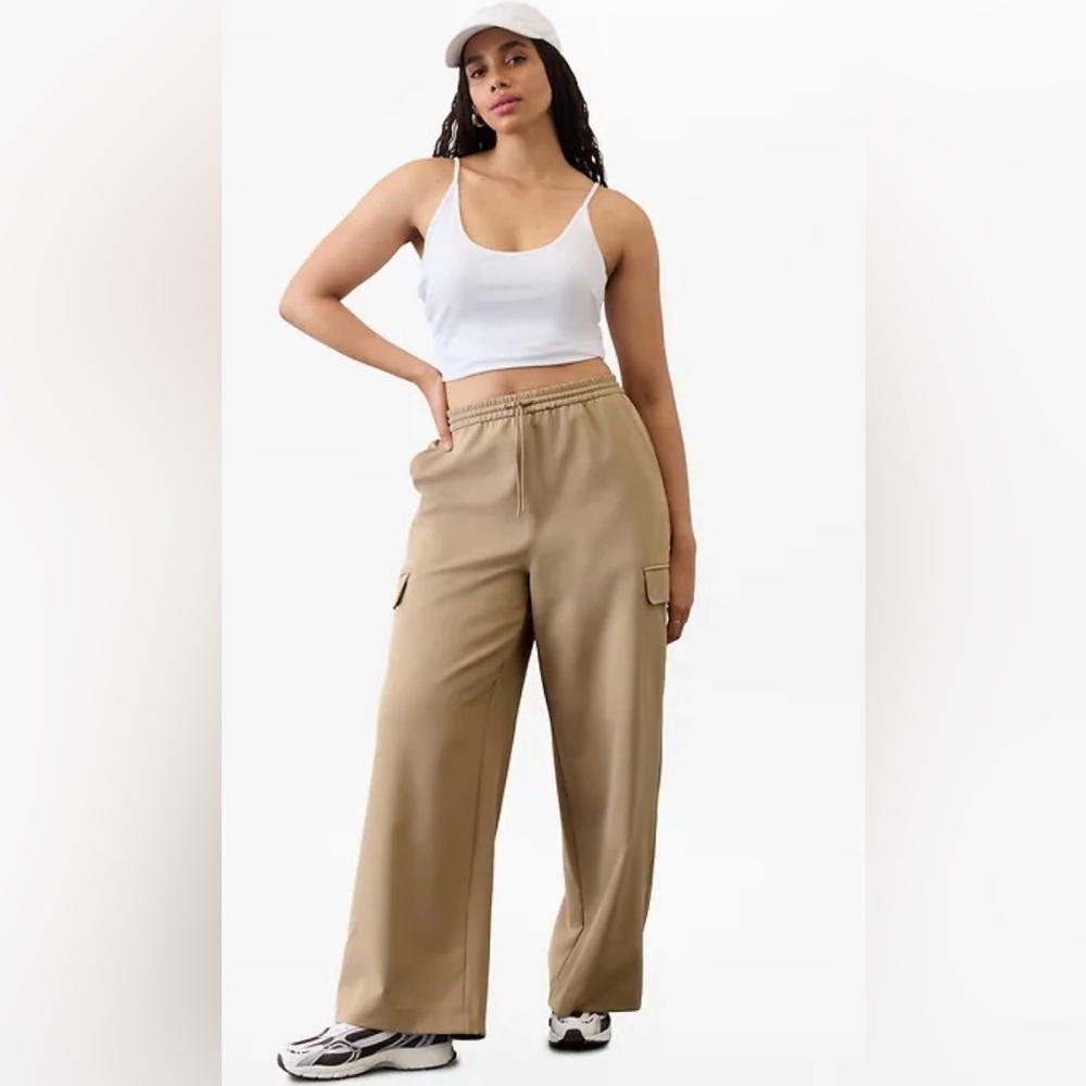 NWT Athleta Promenade Cargo Pants